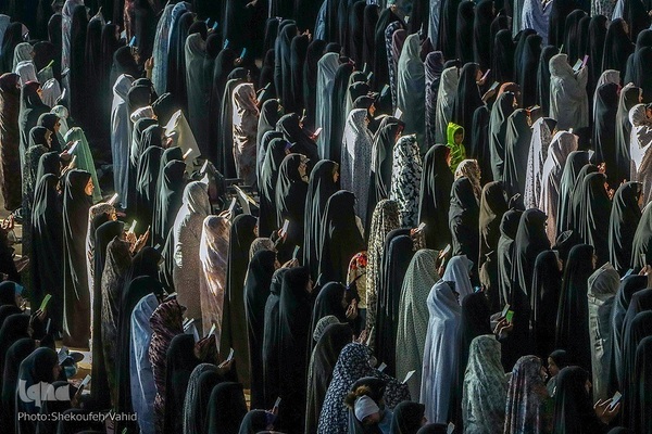 Millionen Iraner verrichten Eid al-Fitr-Gebet