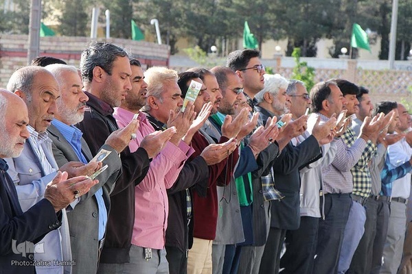 Millionen Iraner verrichten Eid al-Fitr-Gebet