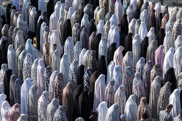 Millionen Iraner verrichten Eid al-Fitr-Gebet