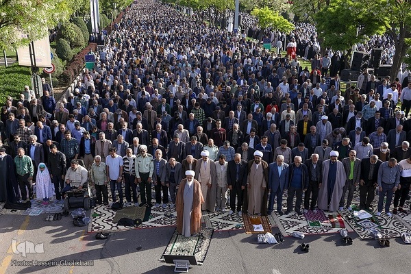 Millionen Iraner verrichten Eid al-Fitr-Gebet