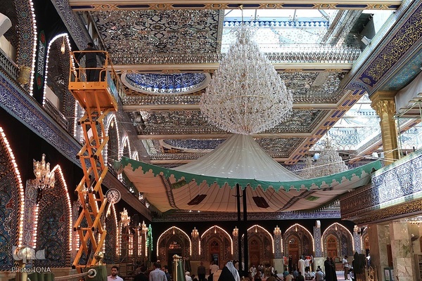 Der Heilige Schrein von Abul Fadhl Al-Abbas (as.) trägt Schwarz