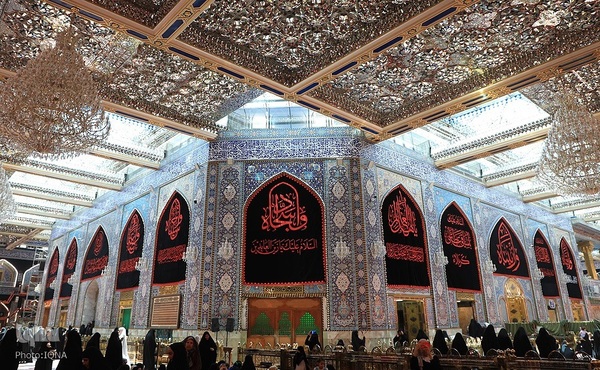 Der Heilige Schrein von Abul Fadhl Al-Abbas (as.) trägt Schwarz