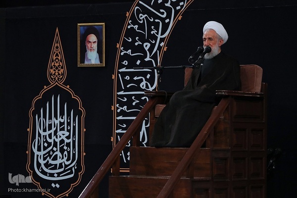 Trauerzeremonie zum Vorabend des 6. Muharram im Beisein von Imam Chamenei