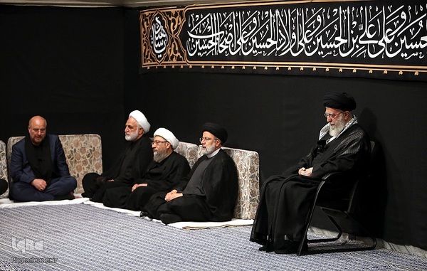 Trauerzeremonie zum Vorabend des 6. Muharram im Beisein von Imam Chamenei