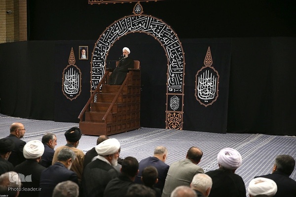 Trauerzeremonie zum Vorabend des 6. Muharram im Beisein von Imam Chamenei