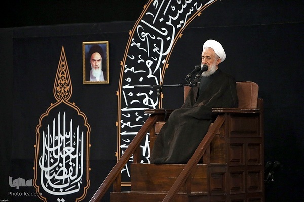 Trauerzeremonie zum Vorabend des 6. Muharram im Beisein von Imam Chamenei