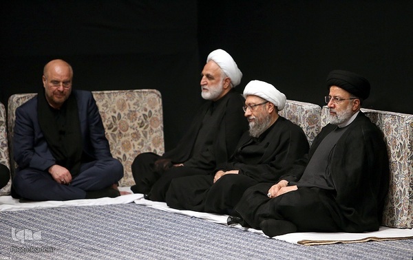 Trauerzeremonie zum Vorabend des 6. Muharram im Beisein von Imam Chamenei