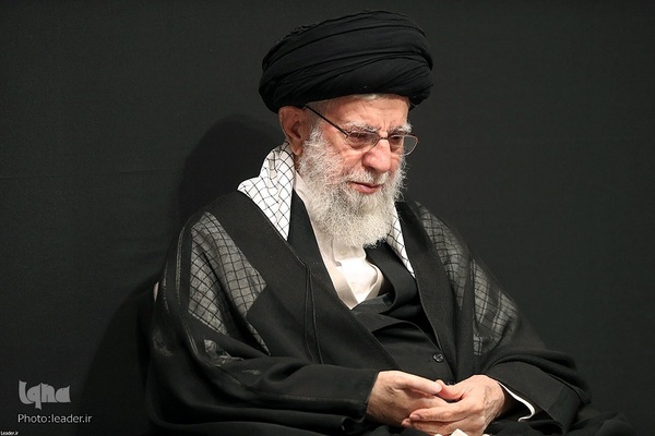 Trauerzeremonie zum Vorabend des 6. Muharram im Beisein von Imam Chamenei