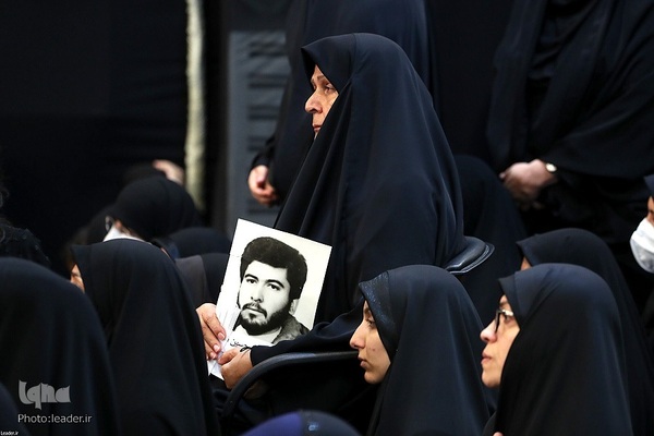 Trauerzeremonie zum Vorabend des 6. Muharram im Beisein von Imam Chamenei