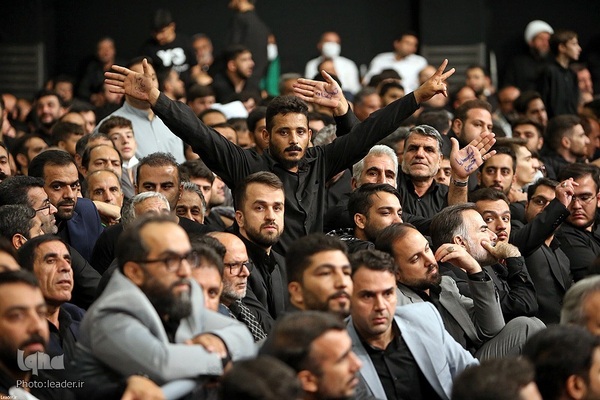 Trauerzeremonie zum Vorabend des 6. Muharram im Beisein von Imam Chamenei