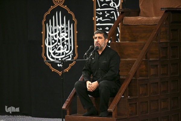 Trauerzeremonie zum Vorabend des 6. Muharram im Beisein von Imam Chamenei