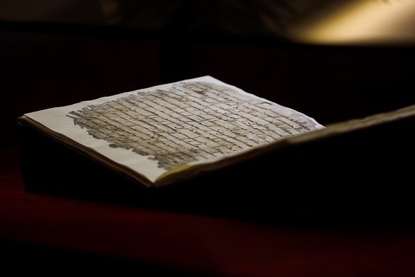 Enthüllung des seltensten und ältesten Exemplars des Korans der Welt