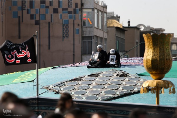 Millionen Menschen bei Trauerfeier für Märtyrer Ayatollah Raisi und seine Gefährte