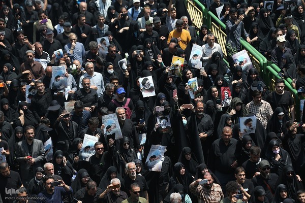 Große Anteilnahme und langer Trauerzug für Märtyrer Ayatollah Raisi und seine Gefährte