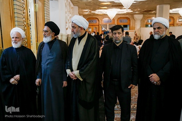 Trauerakt zum Gedenken an Märtyrer Ayatollah Raisi und seine Gefährte