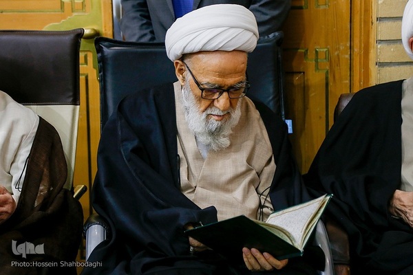 Trauerakt zum Gedenken an Märtyrer Ayatollah Raisi und seine Gefährte