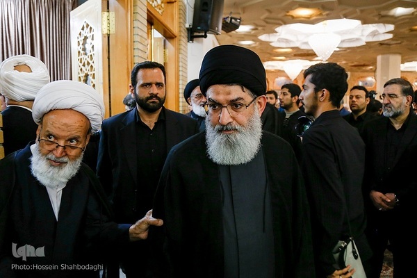 Trauerakt zum Gedenken an Märtyrer Ayatollah Raisi und seine Gefährte