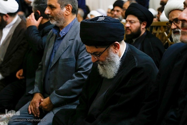 Trauerakt zum Gedenken an Märtyrer Ayatollah Raisi und seine Gefährte