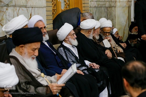 Trauerakt zum Gedenken an Märtyrer Ayatollah Raisi und seine Gefährte