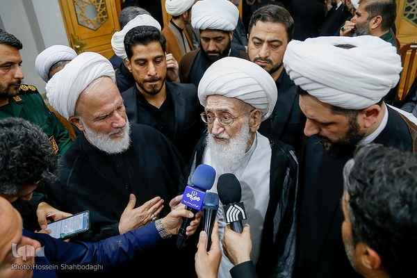 Trauerakt zum Gedenken an Märtyrer Ayatollah Raisi und seine Gefährte