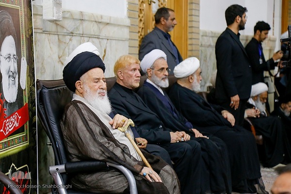 Trauerakt zum Gedenken an Märtyrer Ayatollah Raisi und seine Gefährte