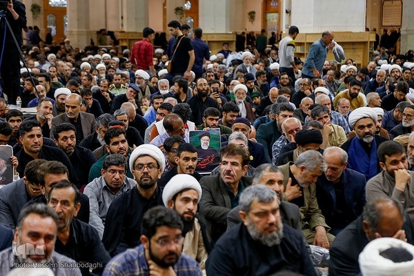 Trauerakt zum Gedenken an Märtyrer Ayatollah Raisi und seine Gefährte