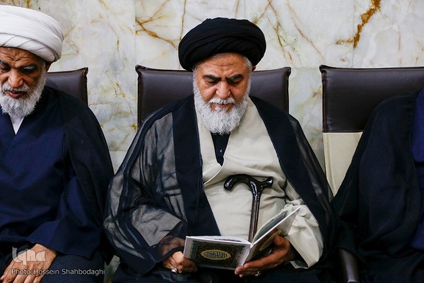 Trauerakt zum Gedenken an Märtyrer Ayatollah Raisi und seine Gefährte