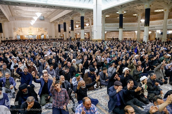 Trauerakt zum Gedenken an Märtyrer Ayatollah Raisi und seine Gefährte