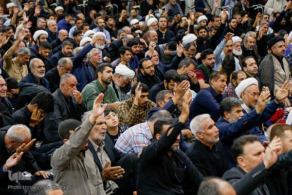 Trauerakt zum Gedenken an Märtyrer Ayatollah Raisi und seine Gefährte