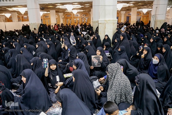Trauerakt zum Gedenken an Märtyrer Ayatollah Raisi und seine Gefährte