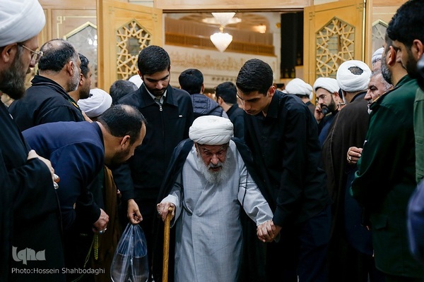 Trauerakt zum Gedenken an Märtyrer Ayatollah Raisi und seine Gefährte