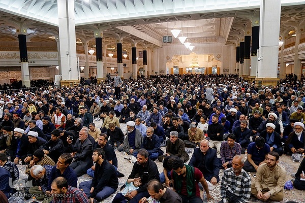 Trauerakt zum Gedenken an Märtyrer Ayatollah Raisi und seine Gefährte