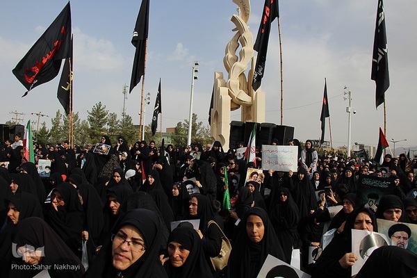 Menschenmassen begleiten Trauerzug für Märtyrer Ayatollah Raisi