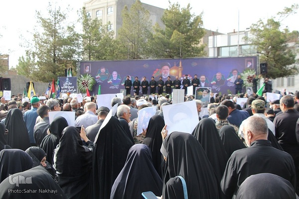 Menschenmassen begleiten Trauerzug für Märtyrer Ayatollah Raisi