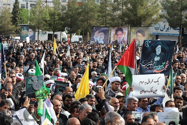 Menschenmassen begleiten Trauerzug für Märtyrer Ayatollah Raisi