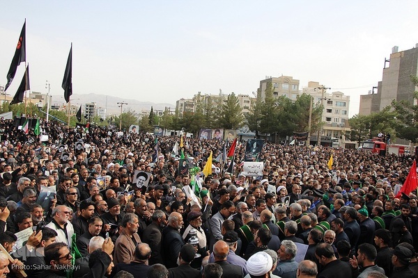 Menschenmassen begleiten Trauerzug für Märtyrer Ayatollah Raisi