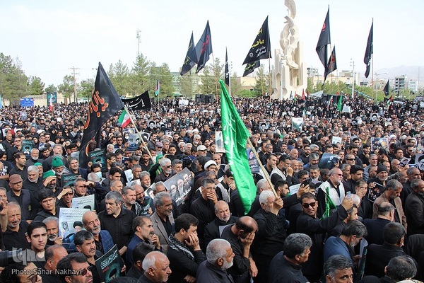 Menschenmassen begleiten Trauerzug für Märtyrer Ayatollah Raisi