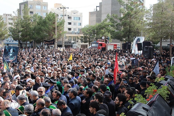 Menschenmassen begleiten Trauerzug für Märtyrer Ayatollah Raisi