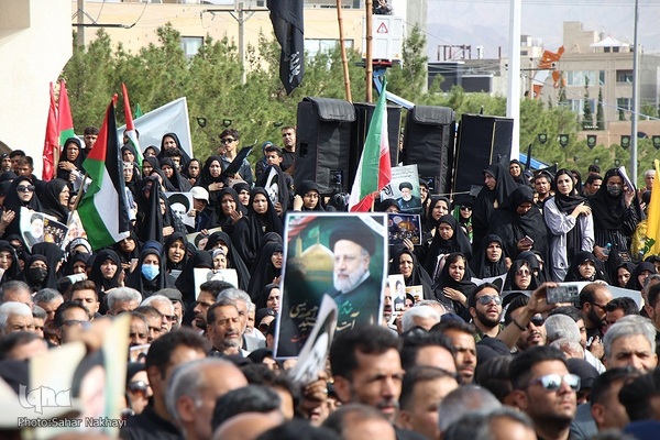 Menschenmassen begleiten Trauerzug für Märtyrer Ayatollah Raisi