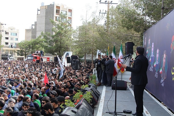 Menschenmassen begleiten Trauerzug für Märtyrer Ayatollah Raisi