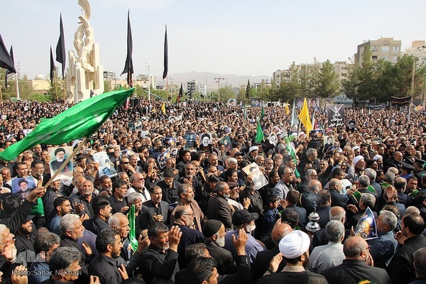 Menschenmassen begleiten Trauerzug für Märtyrer Ayatollah Raisi