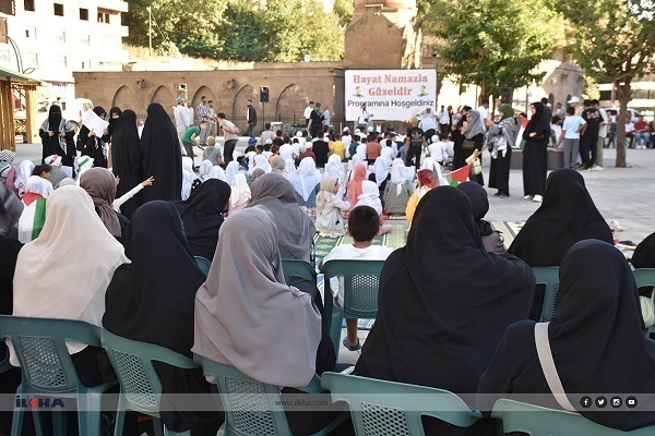 Marsch türkischer Kinder in Solidarität mit dem Volk Palästinas