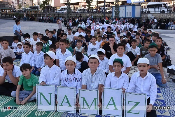 Marsch türkischer Kinder in Solidarität mit dem Volk Palästinas