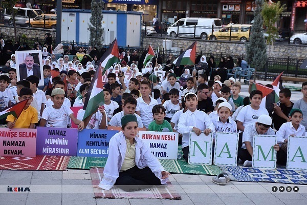 Marsch türkischer Kinder in Solidarität mit dem Volk Palästinas
