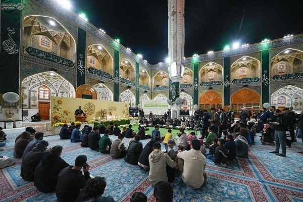 Abhalten einer Versammlung zum Kennenlernen des Korans im Heiligen Schrein von Ali