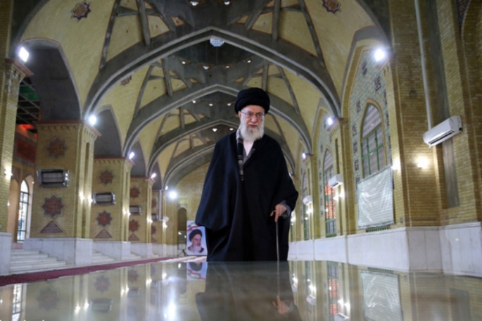 Leader Visits Imam Khomeini’s (RA) Mausoleum