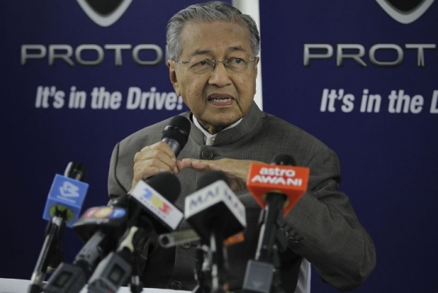 Nothing Wrong with Teaching Quran in Local Languages: Mahathir Mohamad