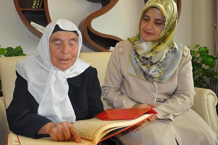 83-Year-Old Woman Learns to Read Quran