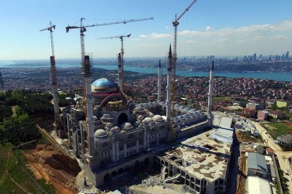 Çamlıca Mosque, Largest in Turkey, Opens in Honor of Ramadan