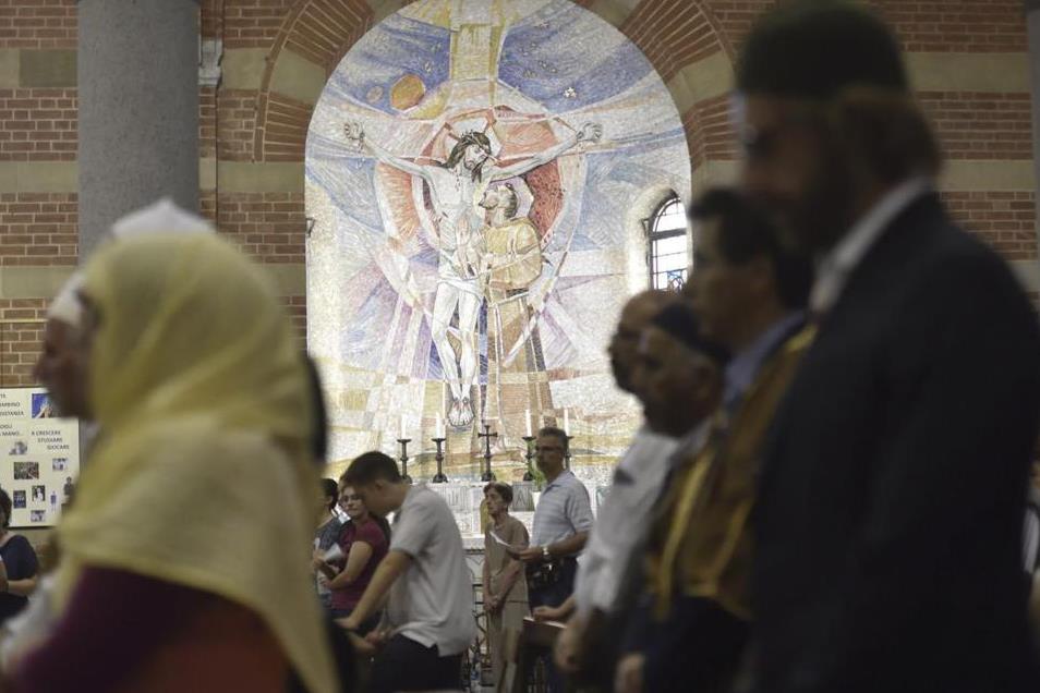 Muslims Go To Catholic Masses in Europe to Show Solidarity